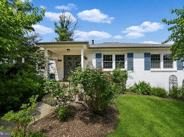 6126 Redwood Ln, Alexandria, VA 22310