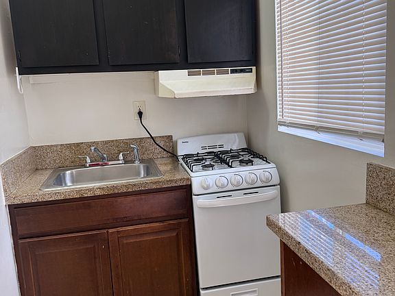 3rd image of 11505 Hatteras St #D