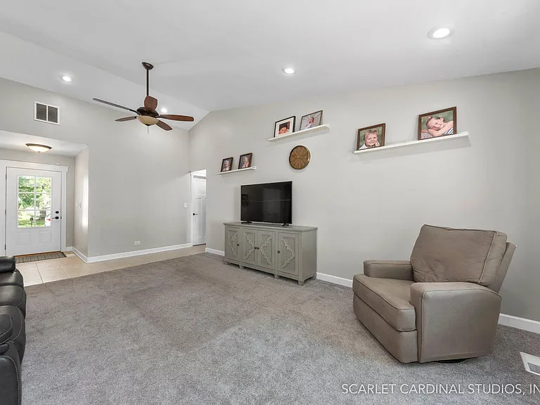 3120 Gresham Ln W — Photo 3