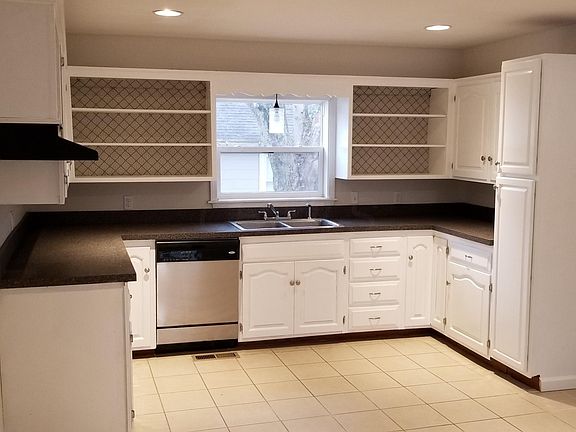 5th image of 2864 E High St