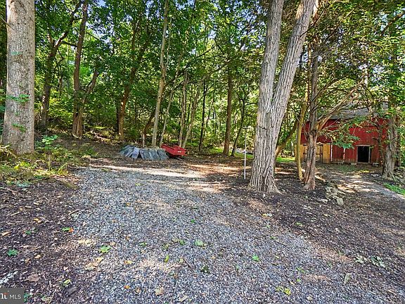 5th image of 44 Wetzel Rd
