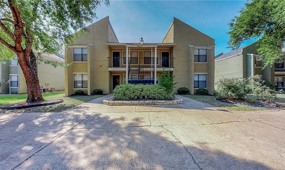 1st image of 305 Manuel Dr APT A