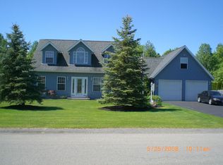 27 Copperfield Dr, Waterford, NY 12188