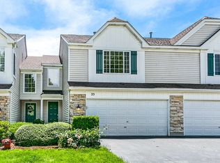 25 Cambridge Ave, Streamwood, IL 60107