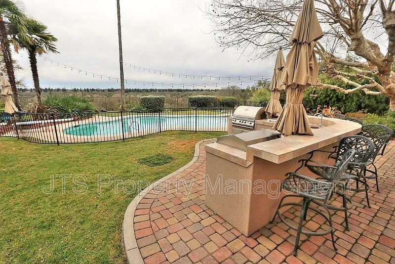 4 bed, 4.0 bath, 2650 sqft, $4,235 — Photo 3