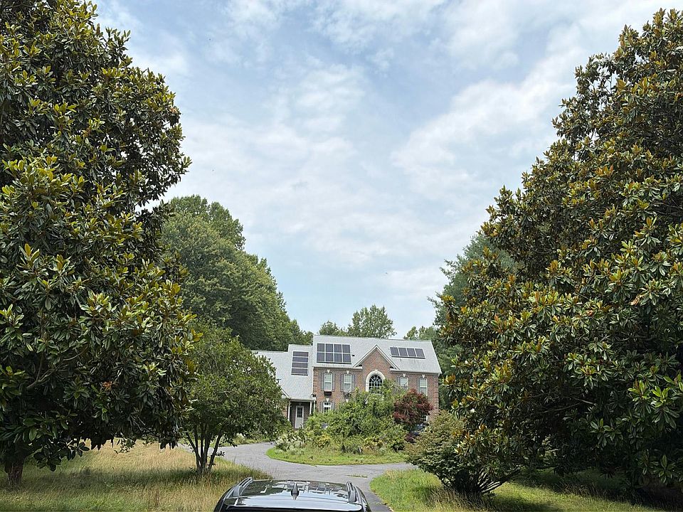 1st image of 3055 Holland Cliffs Rd
