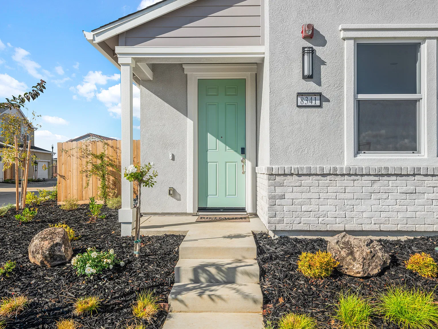 3 bed, 2.5 bath, 1734 sqft, $2,990 — Photo 3