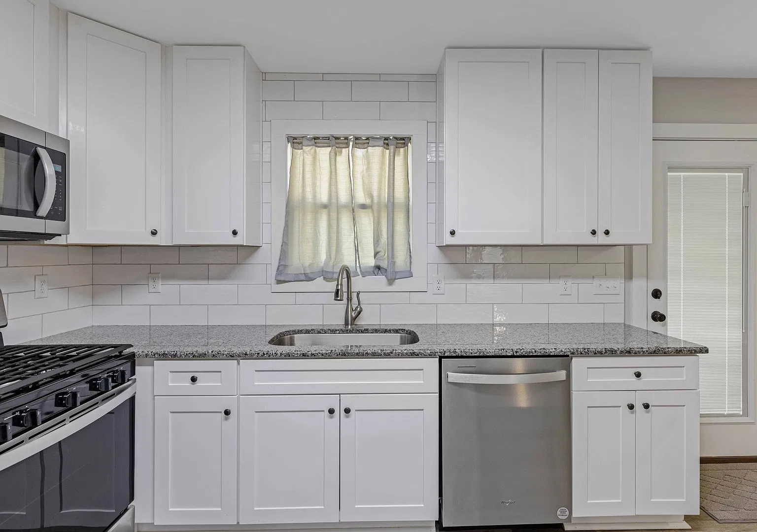 Charming New Build — Photo 4