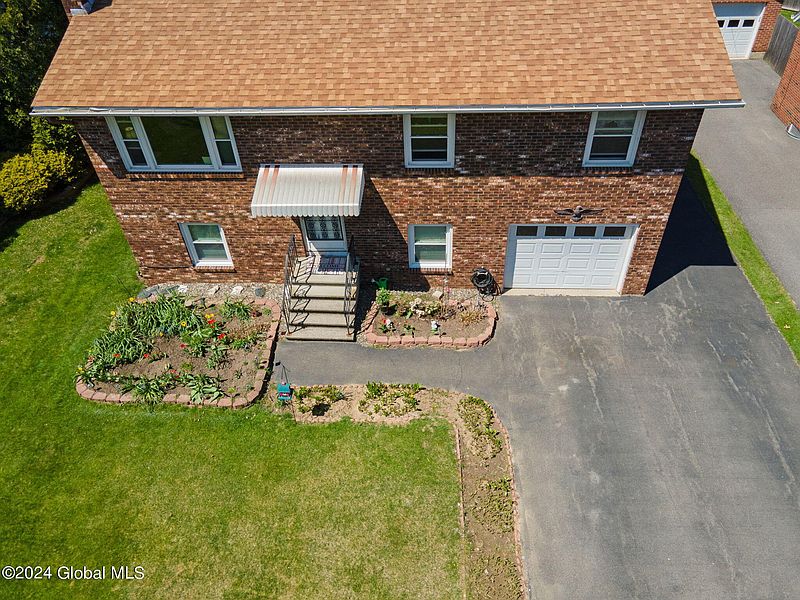 4th image of 204 Hillcrest Avenue