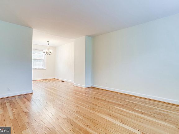 3rd image of 2822 S Buchanan St