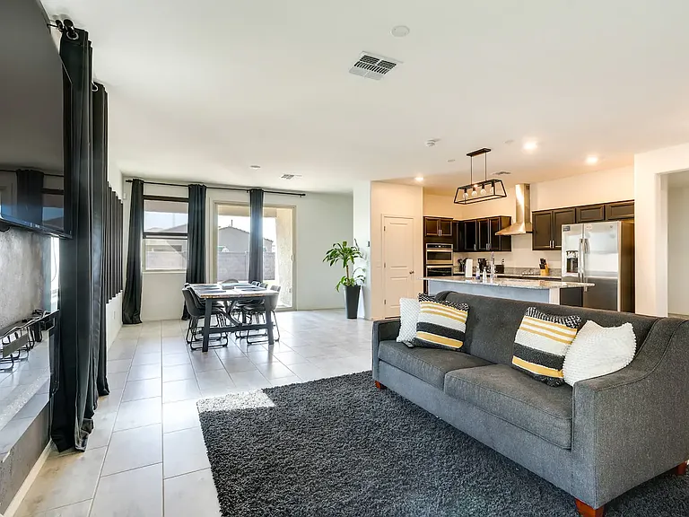 12525 W Palmaire Ave — Photo 4