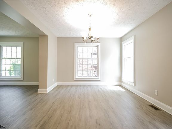 4th image of 18312 Lomond Blvd