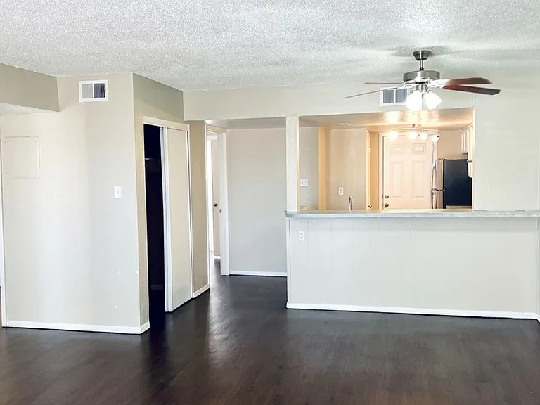 San Mateo Apartments — Photo 8