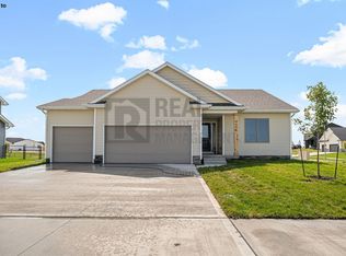 502 E Vista Lake Ave, Polk City, IA 50226