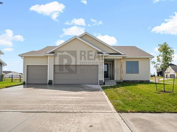 1326 E 29th St, Norwalk, IA 50211