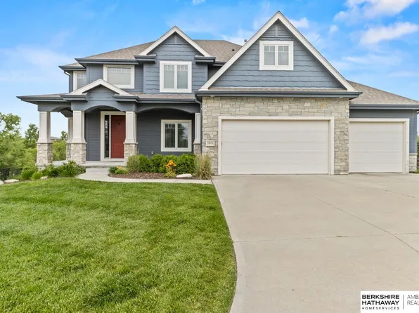 19014 Pratt Cir, Elkhorn, NE 68022