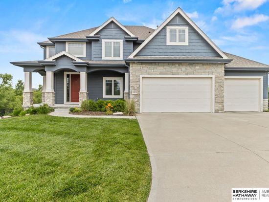 19014 Pratt Cir, Elkhorn, NE 68022