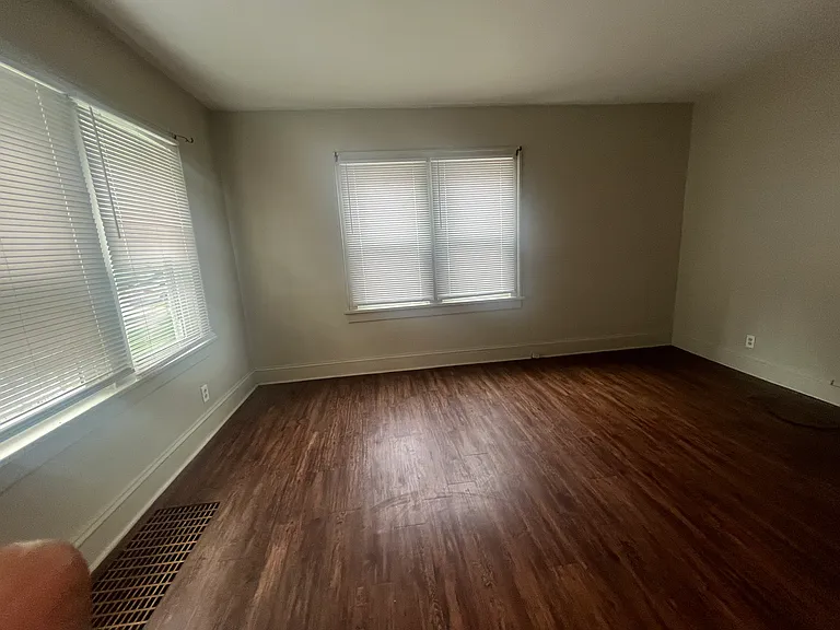 2 bed, 1.0 bath, 1000 sqft, $1,200 — Photo 3