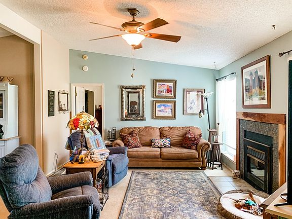 3rd image of 320 Madrona Dr