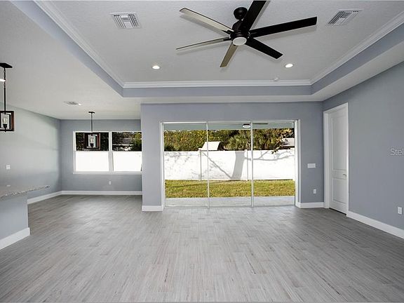 4th image of 1702 Teakwood Dr