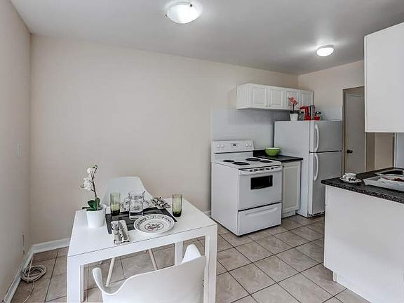 4th image of 1555 Birchmount Rd