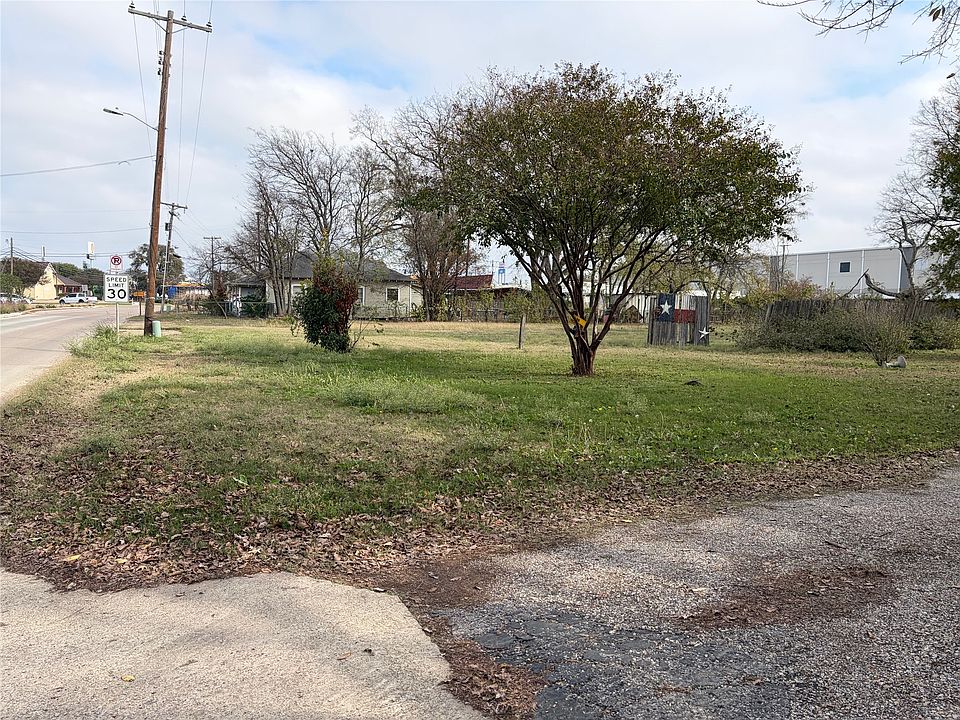2nd image of 320 & 330 E Belt Line Rd