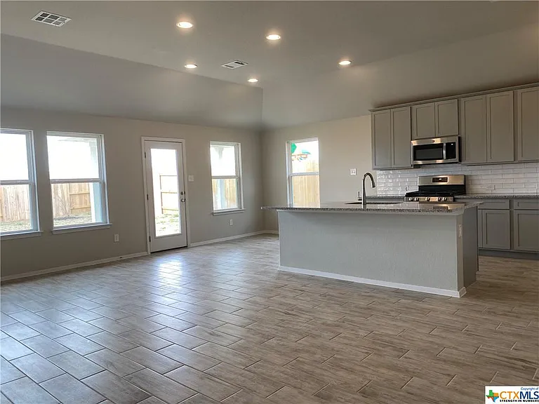 132 Lyndon Dr — Photo 30