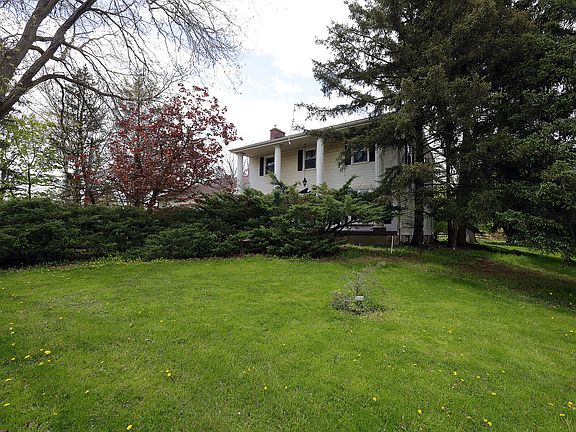 2nd image of 818 S Freer Rd