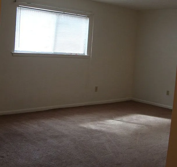 609 Clay St SE — Photo 7