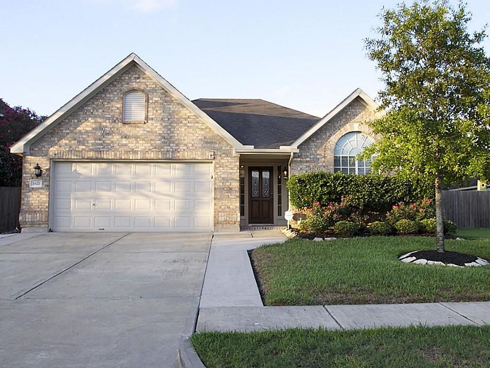 1st image of 1821 Oak Lodge Dr