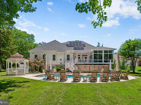 21484 Cedar Dr, Sterling, VA 20164