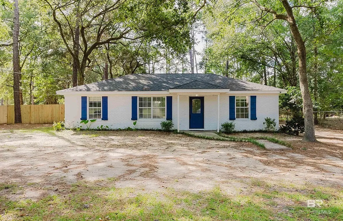 3 bed, 1125 sqft, $1,700 — Photo 1