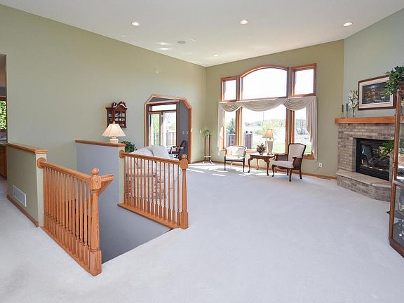 5th image of 25600 Lakeview Cir