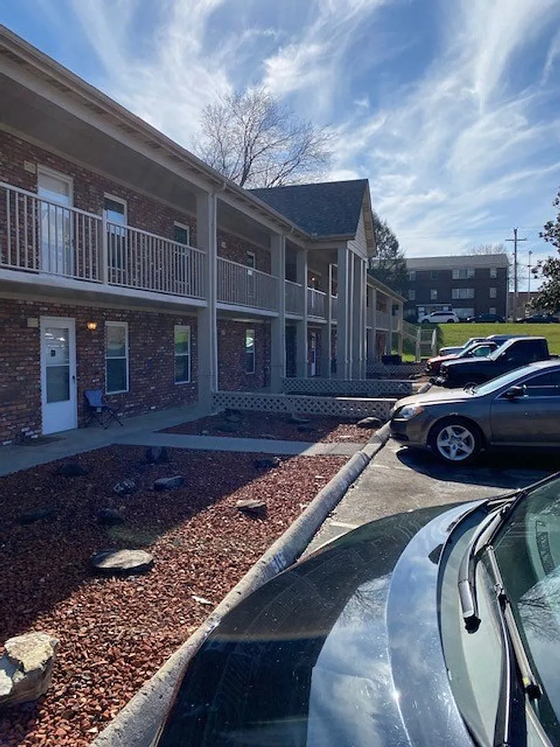 2 bed, 1.0 bath, 850 sqft, $1,200 — Photo 1