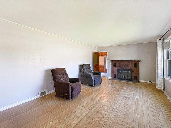 3rd image of 5747 Shelburne Road