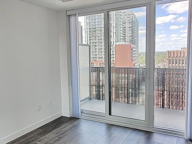 8 Eglinton Ave E #806 — Photo 6
