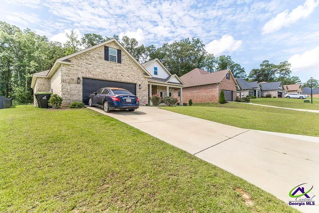 5 bed, 3.0 bath, 2547 sqft, $2,750 — Photo 4