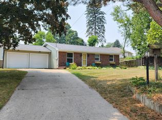 826 Morningside Ct, Lake Odessa, MI 48849