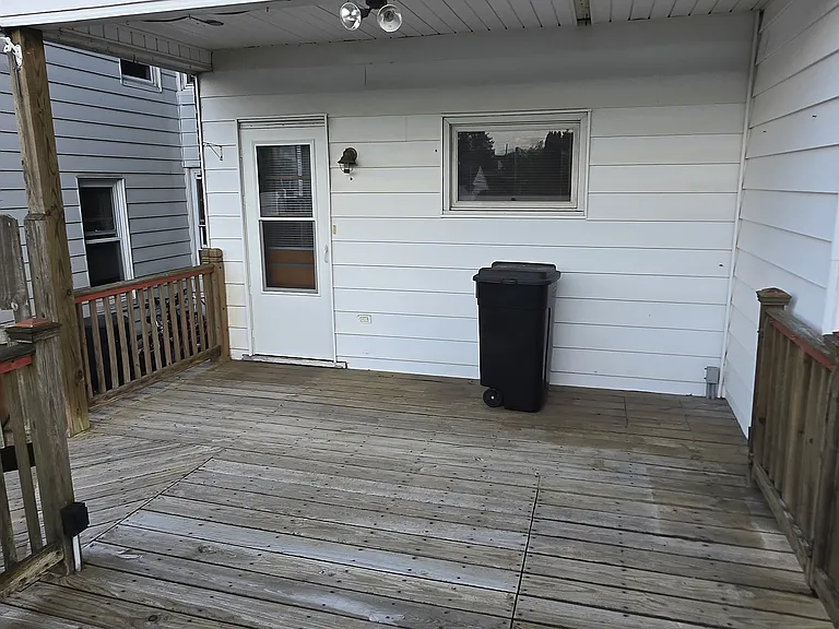 325 W Spring St — Photo 18