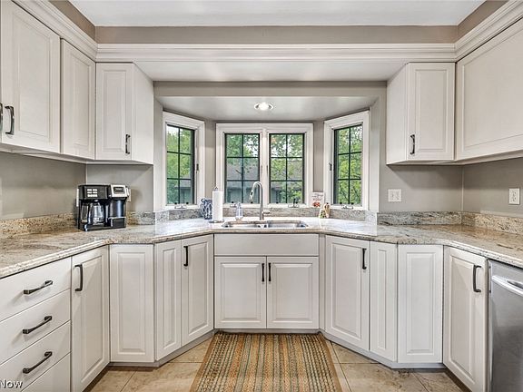 5th image of 1536 Lake Crest Dr