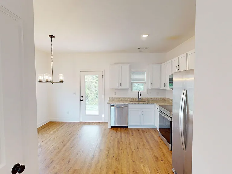 852 Levitan Dr — Photo 5