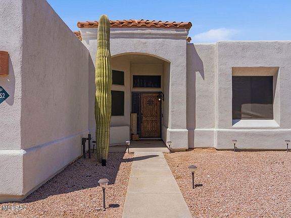 4th image of 1352 W Hopbush Way