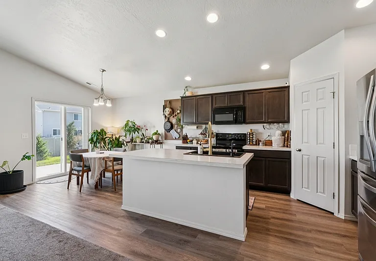 8316 E Conant St — Photo 14