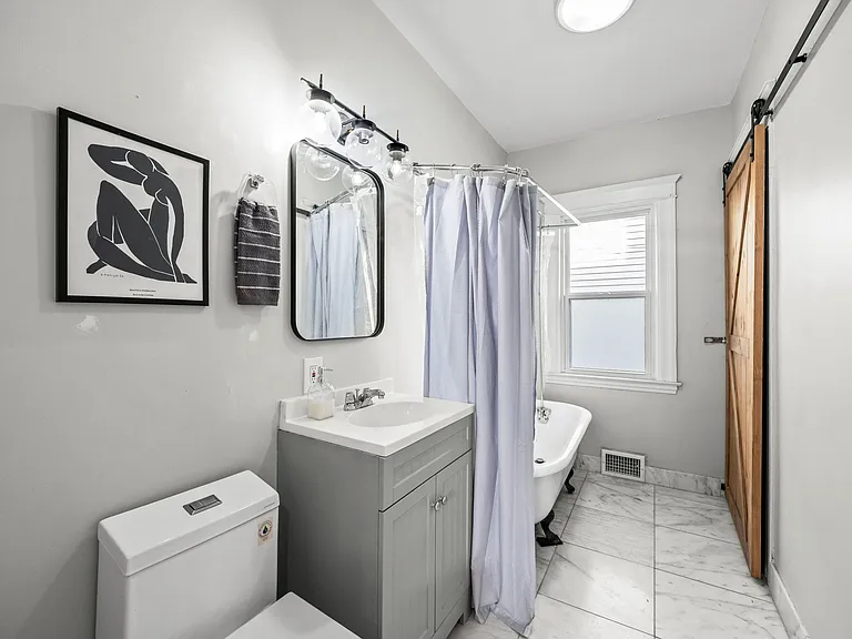 2460 Seyburn St — Photo 14