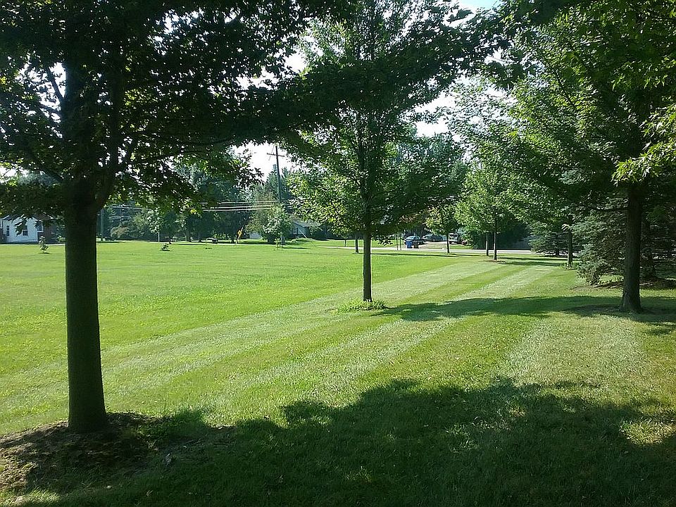 Beautiful surrounding homes.