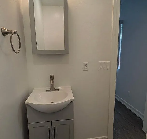 918 Robinson Ave #&-3748-3772 — Photo 11