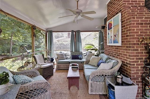 1st image of 5825 Hawthorn Ln