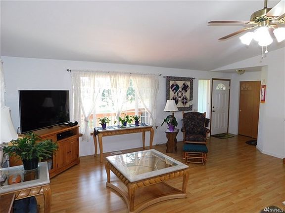 As you come in you are greeted by vaulted ceilings, newer wood laminate flooring and a huge open concept.