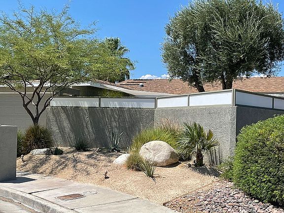 3rd image of 806 S Nueva Vista Dr