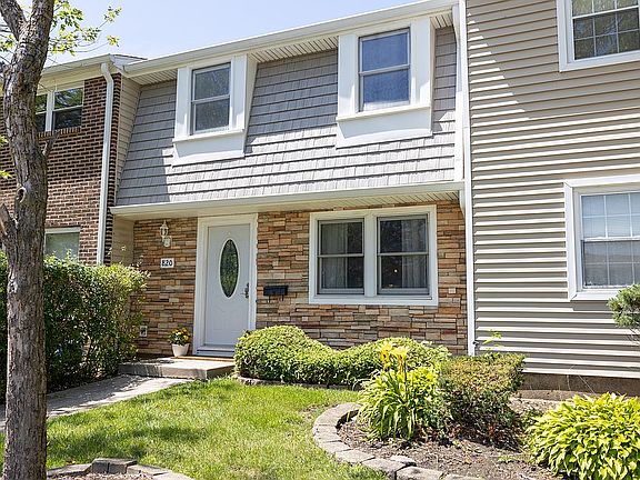 2nd image of 820 Mansfield Ct